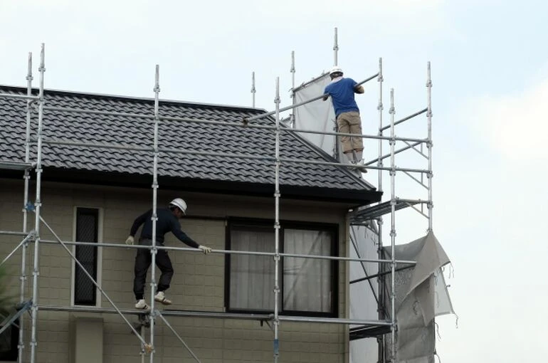 屋根の足場３